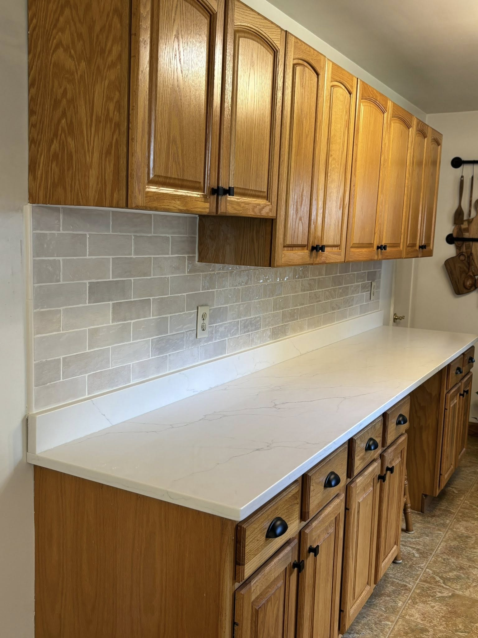 Kitchen – Quartz Countertop & Backsplash